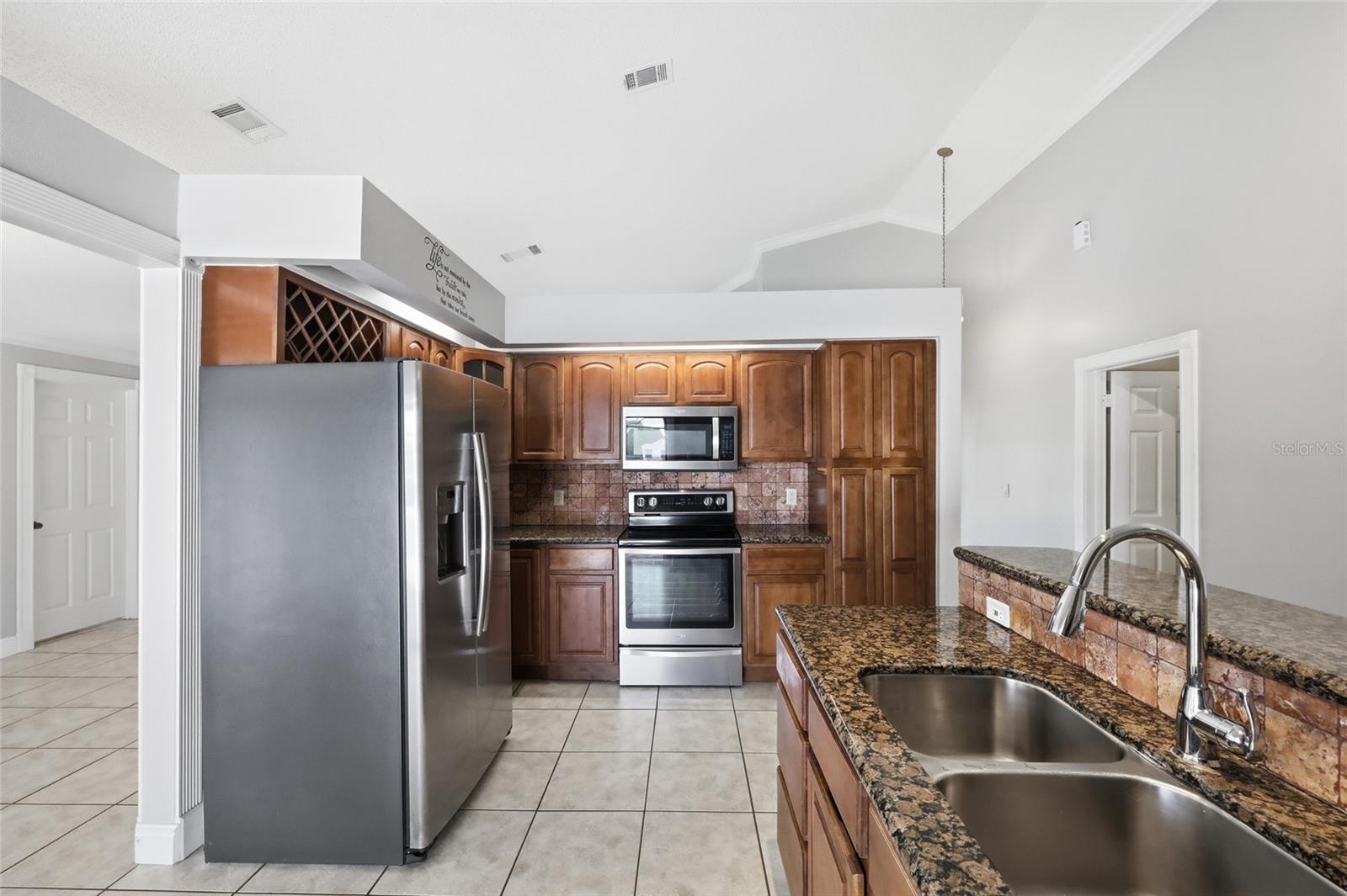 Image 22 of 59 For 417 Rider Circle