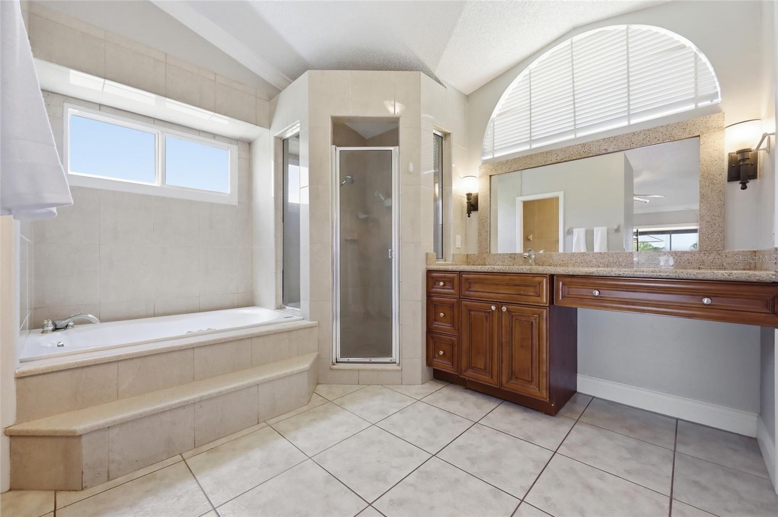 Image 37 of 59 For 417 Rider Circle