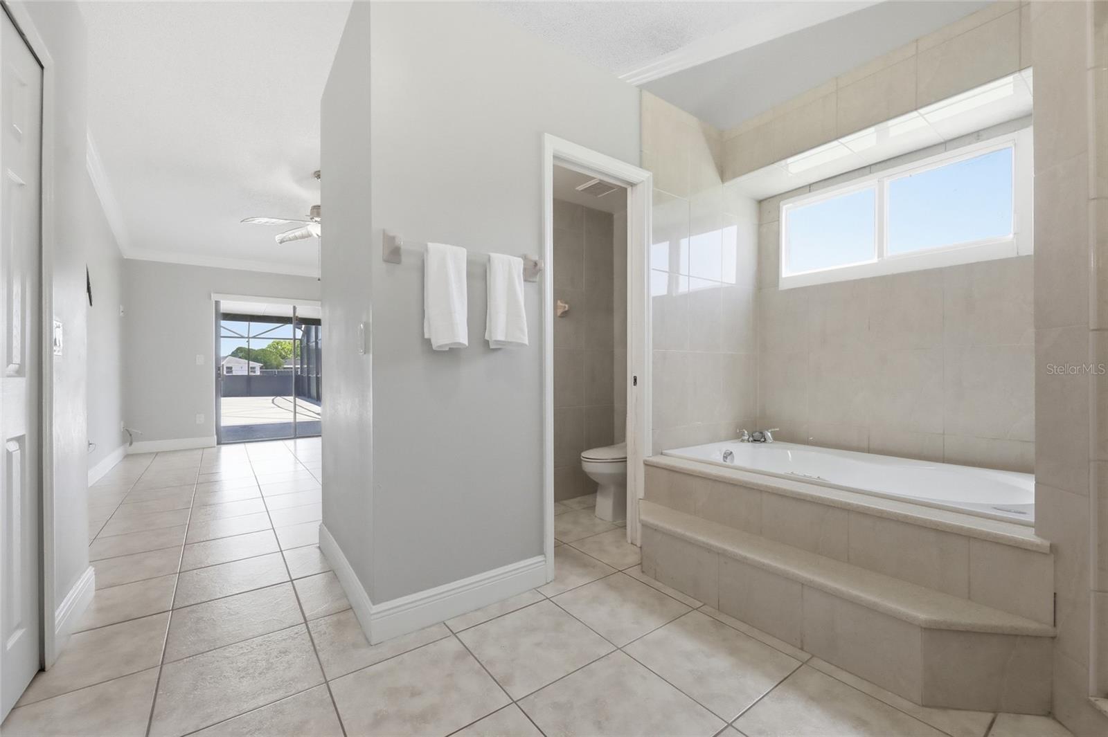 Image 39 of 59 For 417 Rider Circle