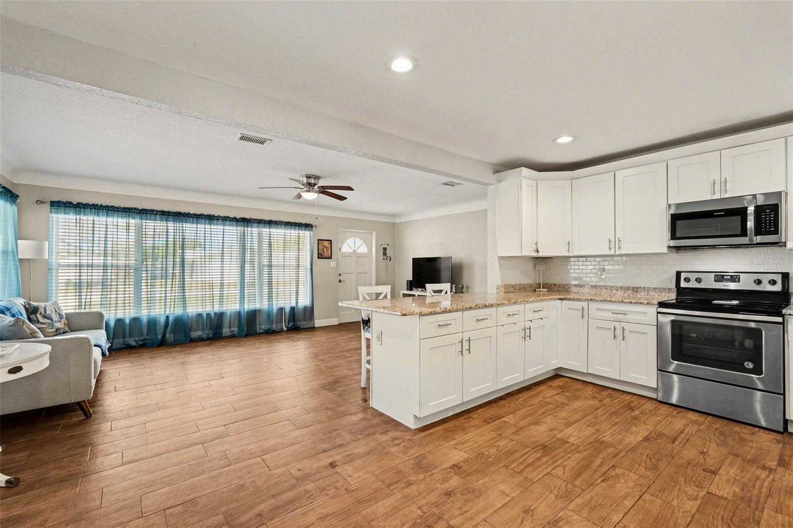 Image 13 of 29 For 10555 109th Street