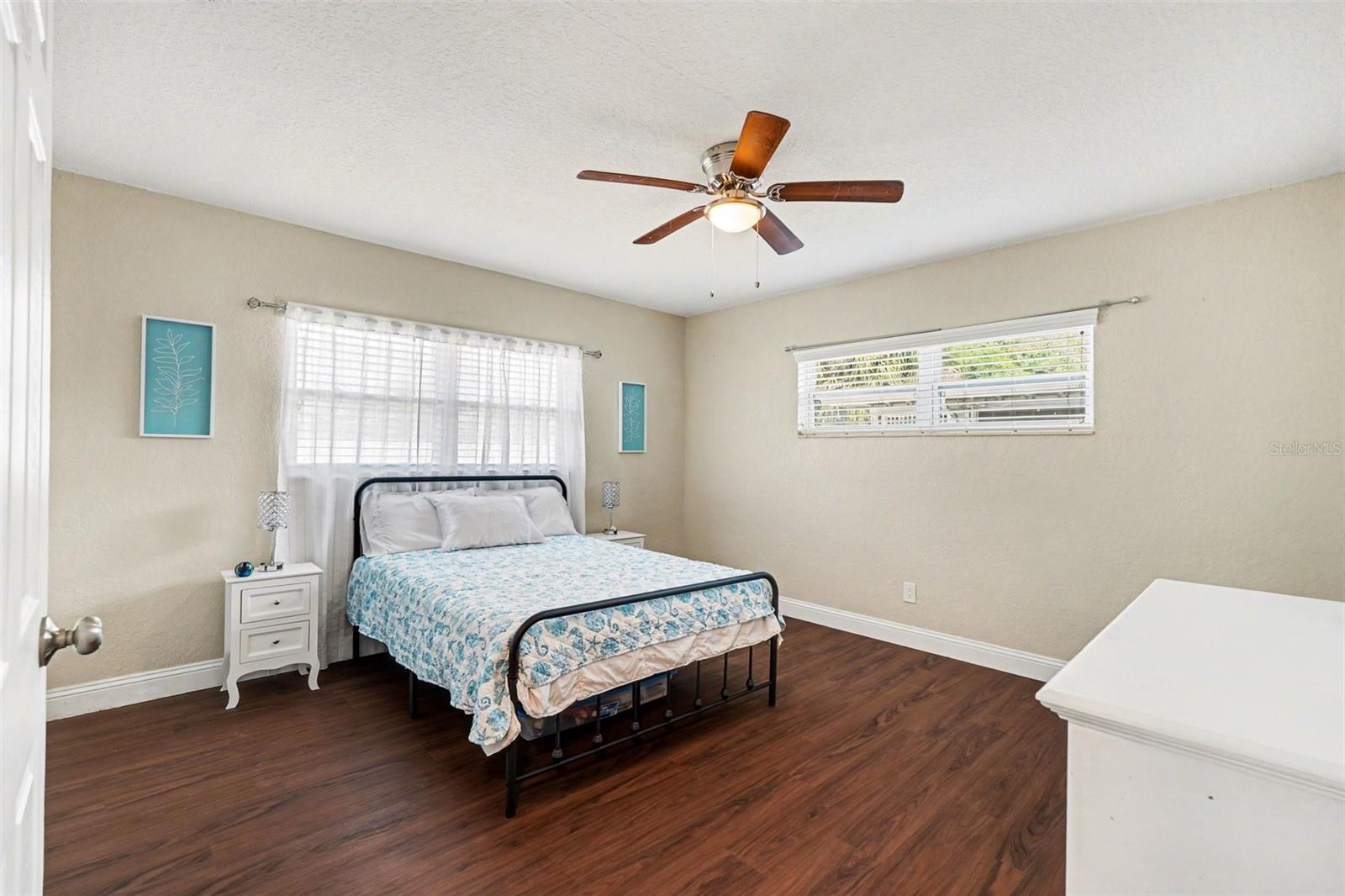 Image 20 of 29 For 10555 109th Street