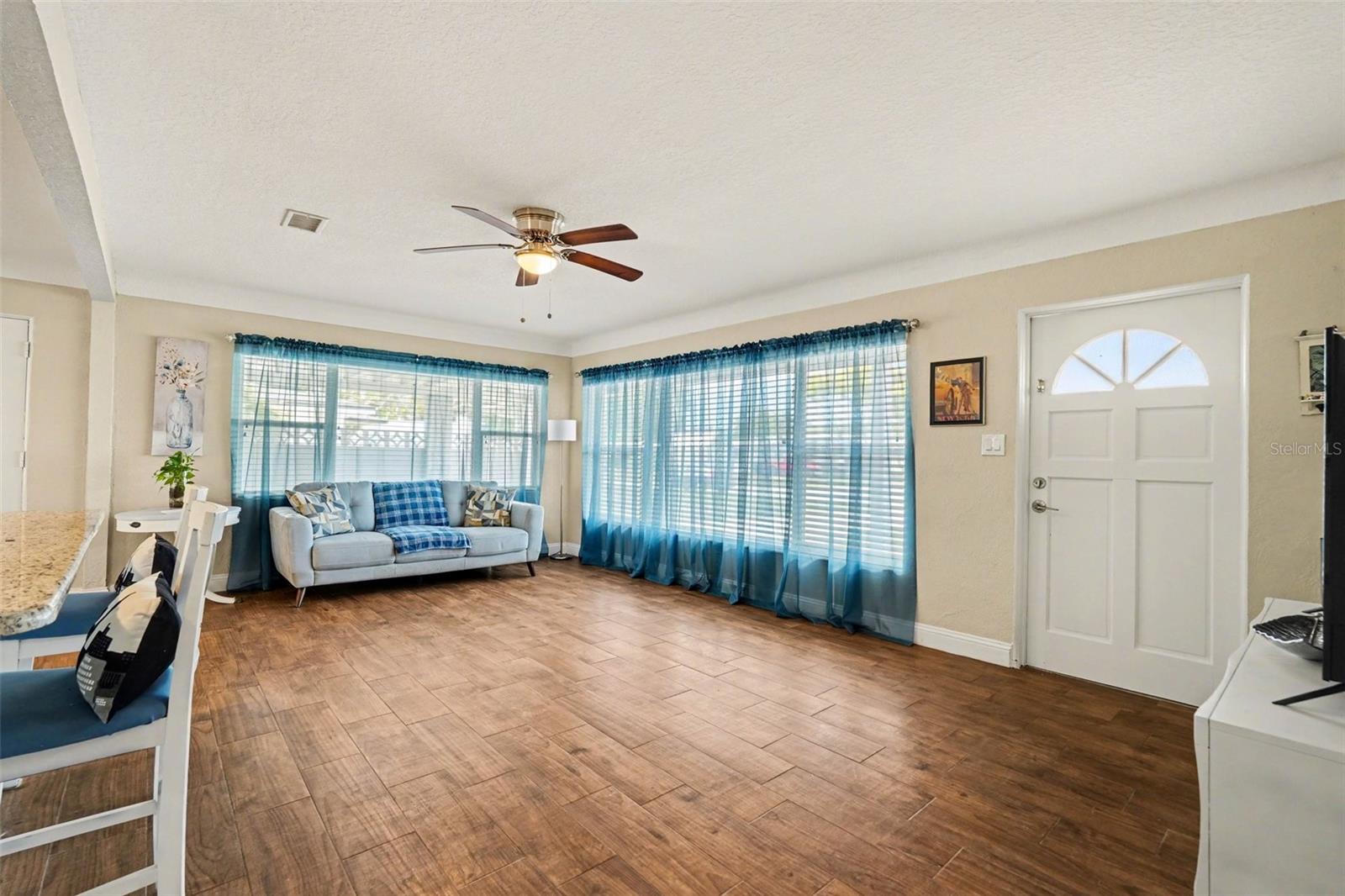 Image 6 of 29 For 10555 109th Street