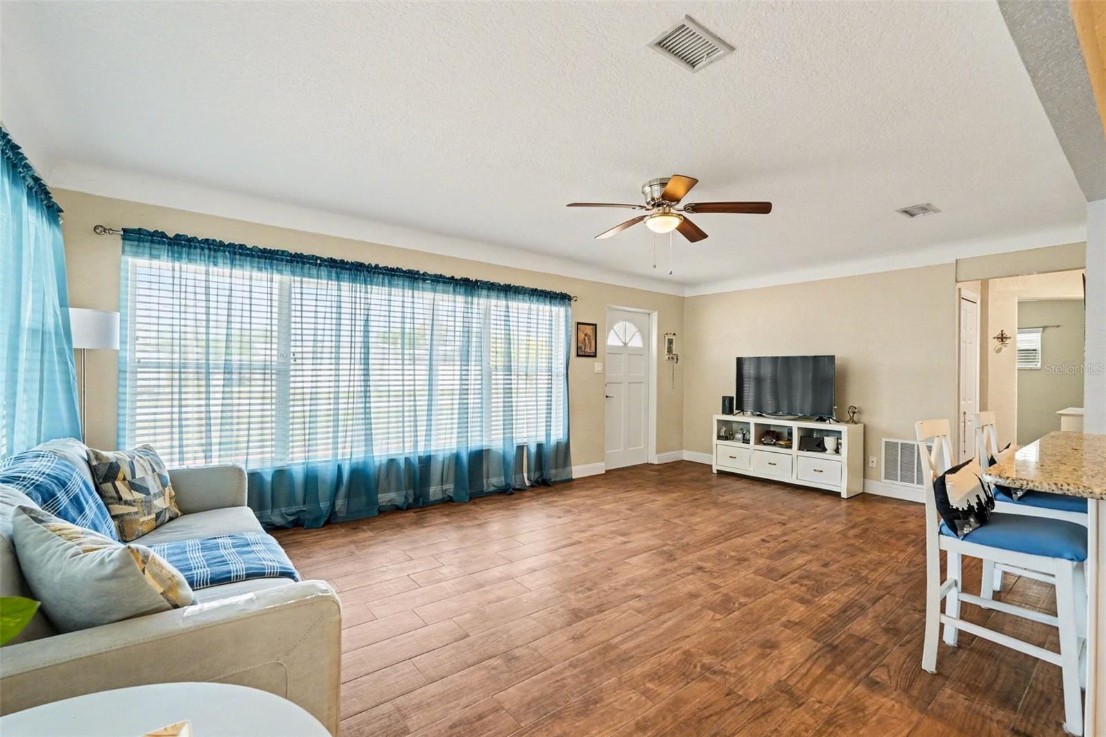 Image 7 of 29 For 10555 109th Street