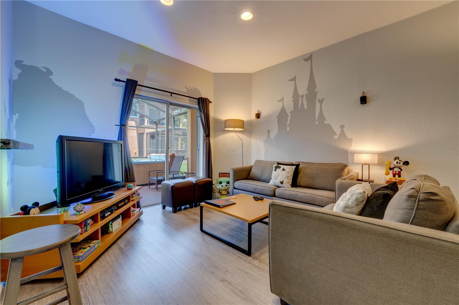 Image 16 of 84 For 2720 Roadster