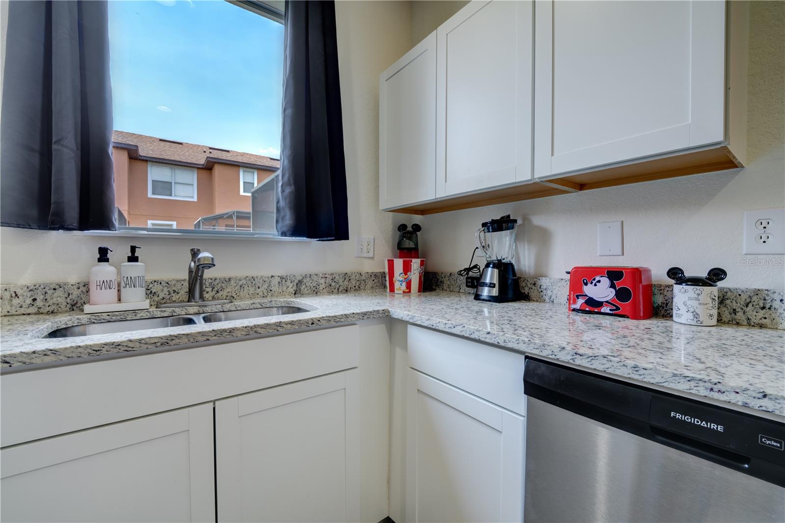 Image 31 of 84 For 2720 Roadster