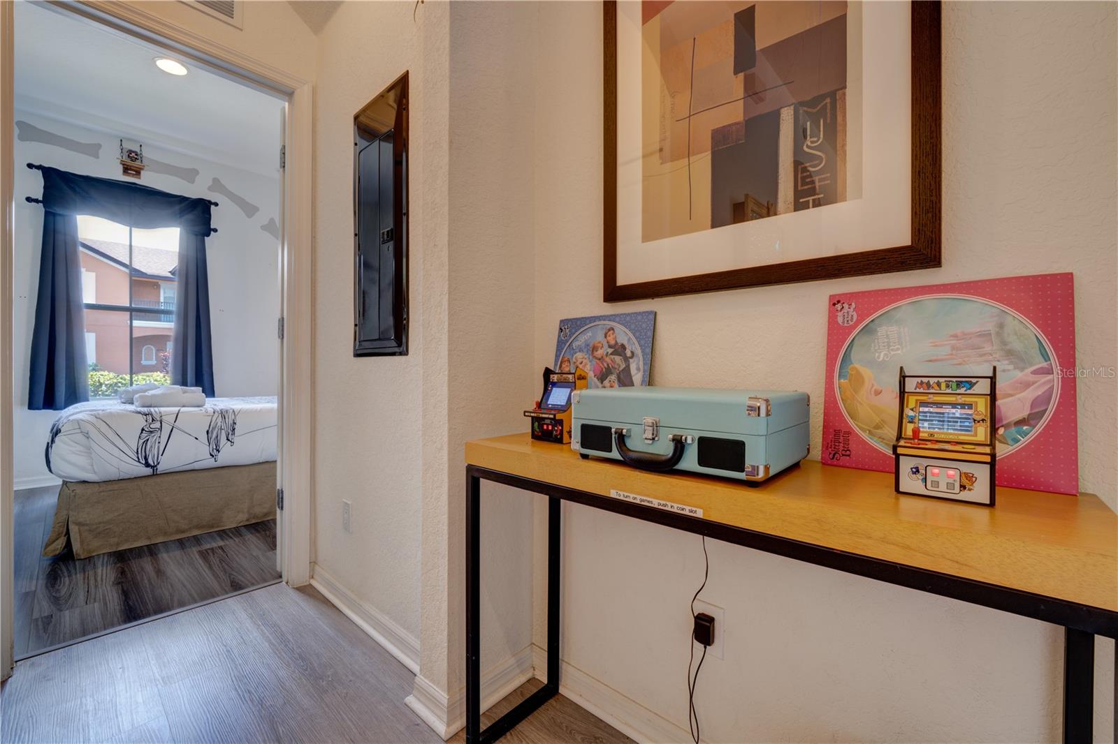 Image 37 of 84 For 2720 Roadster