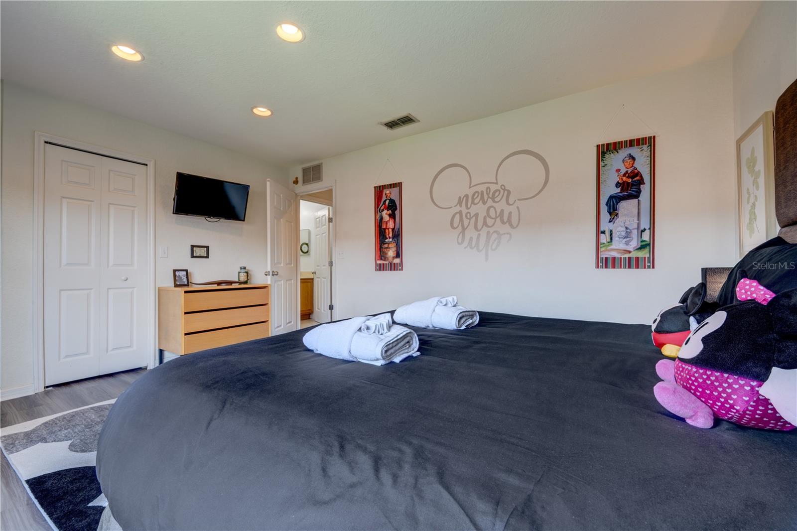 Image 70 of 84 For 2720 Roadster