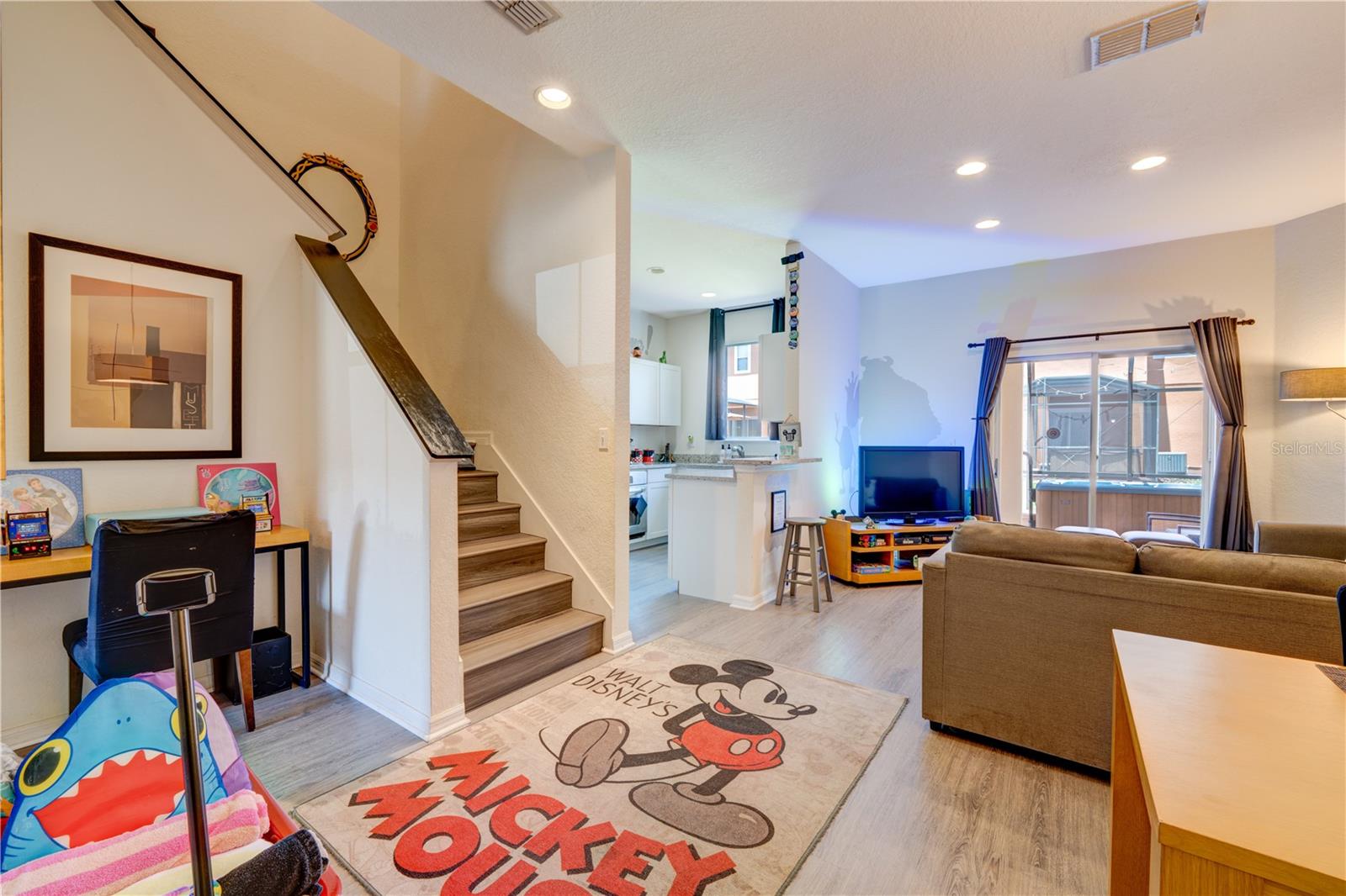 Image 9 of 84 For 2720 Roadster