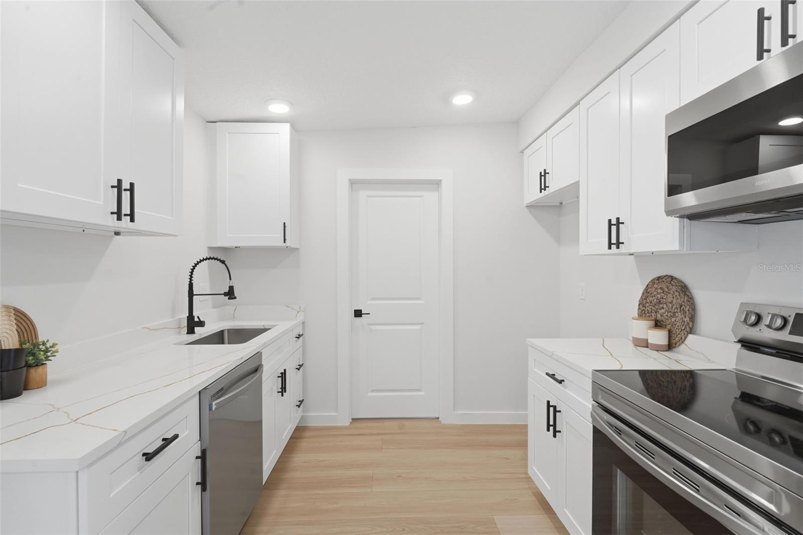 Image 10 of 31 For 725 Logan Drive