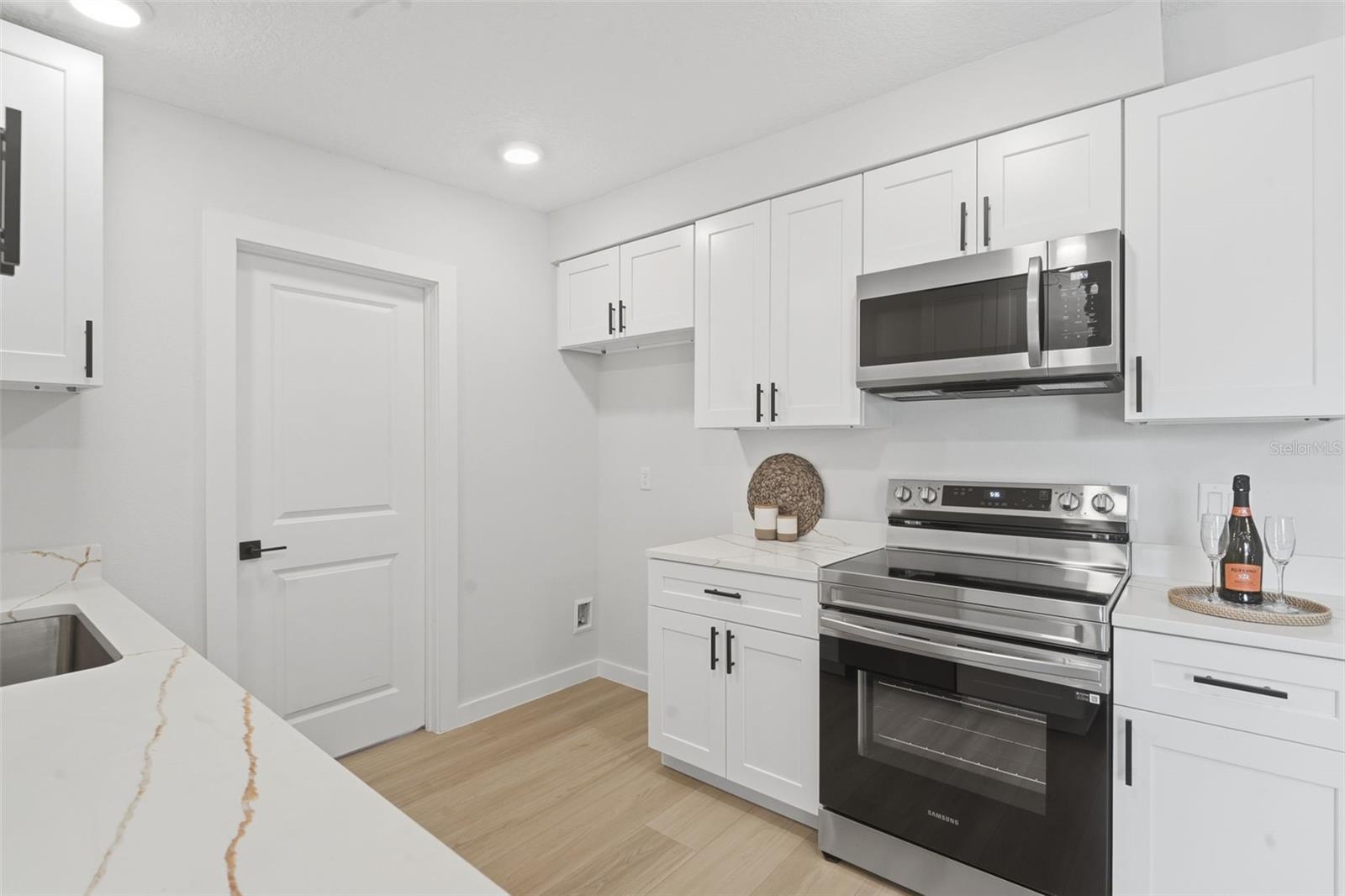 Image 11 of 31 For 725 Logan Drive