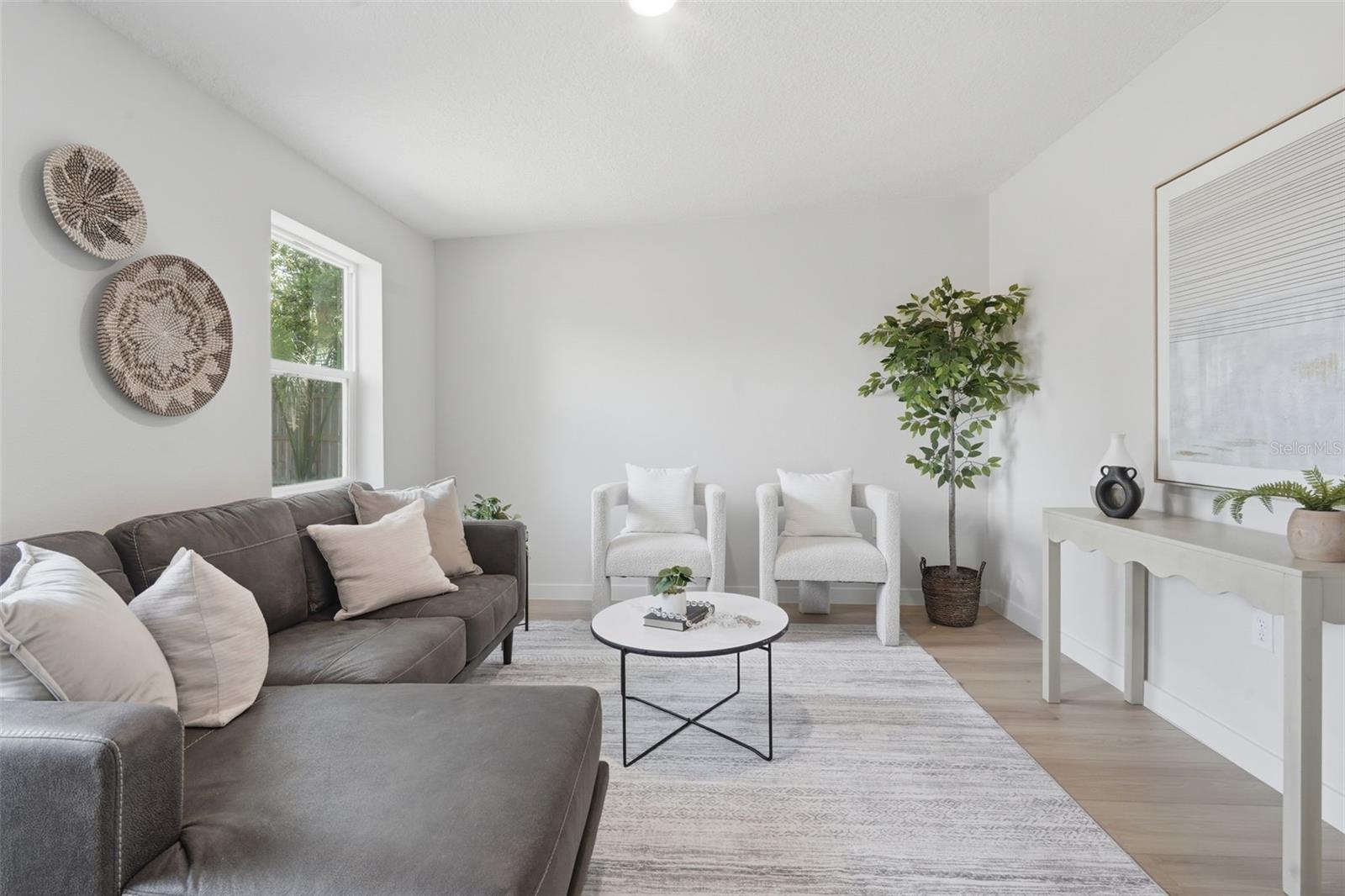 Image 13 of 31 For 725 Logan Drive