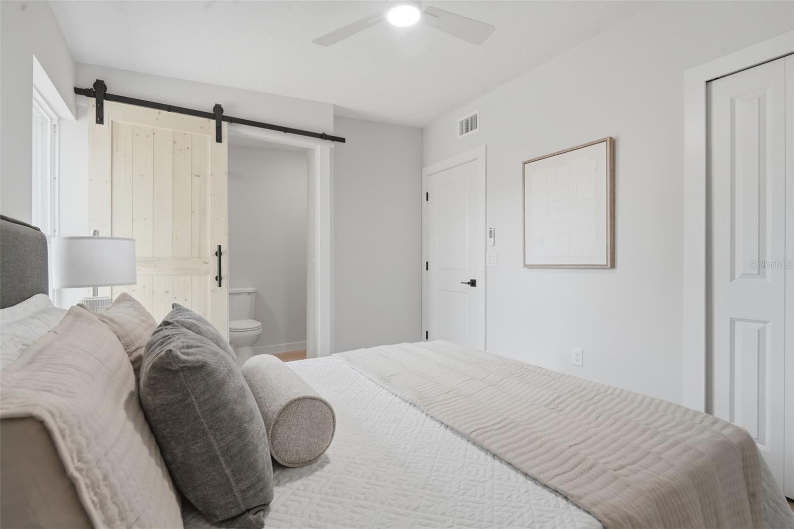 Image 18 of 31 For 725 Logan Drive