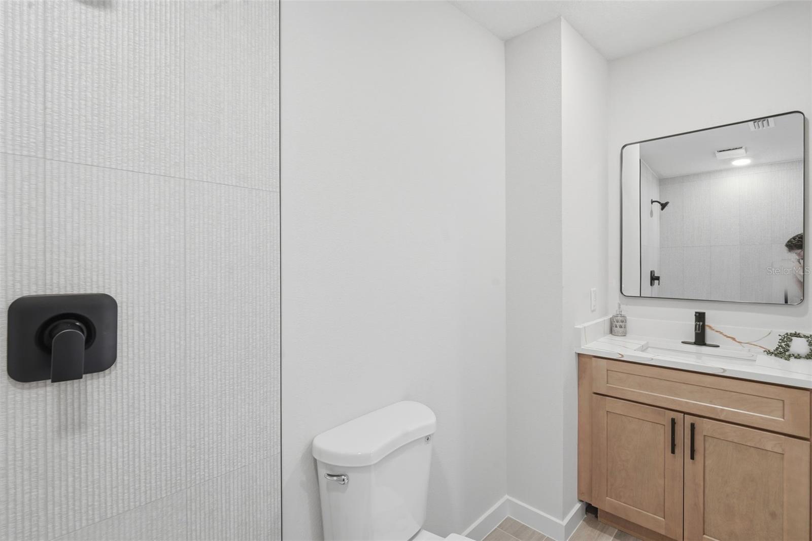 Image 19 of 31 For 725 Logan Drive