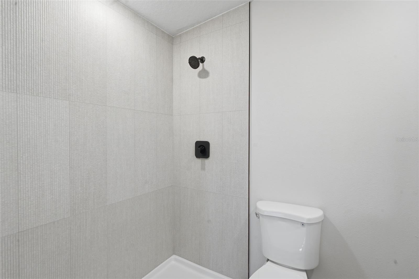 Image 20 of 31 For 725 Logan Drive