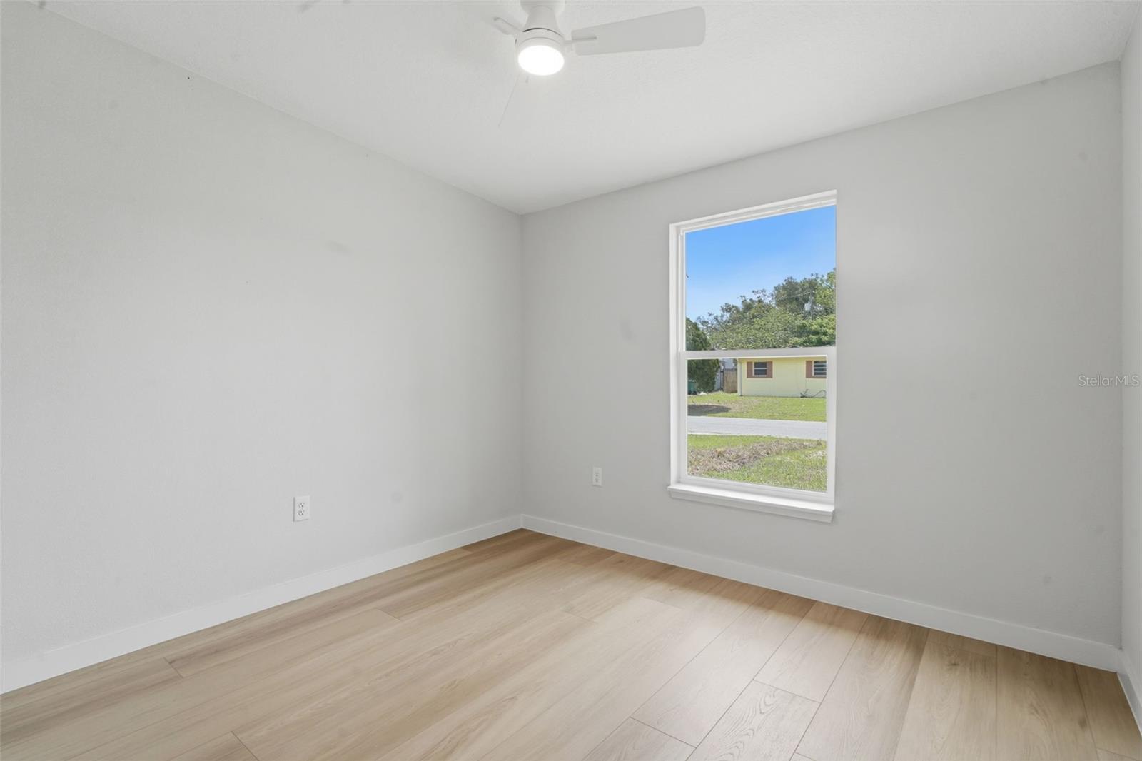 Image 21 of 31 For 725 Logan Drive