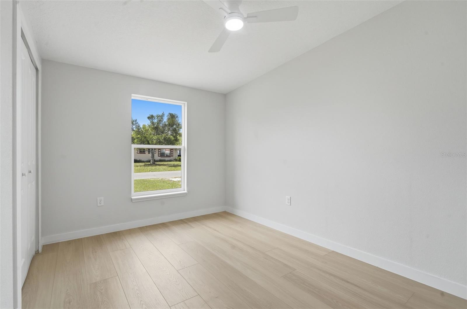 Image 23 of 31 For 725 Logan Drive