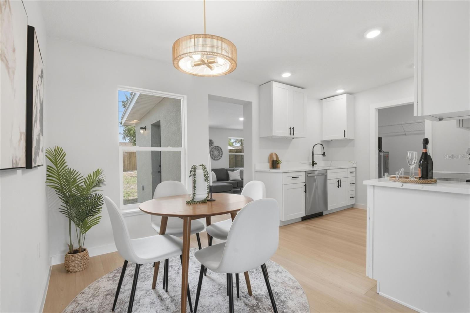 Image 7 of 31 For 725 Logan Drive