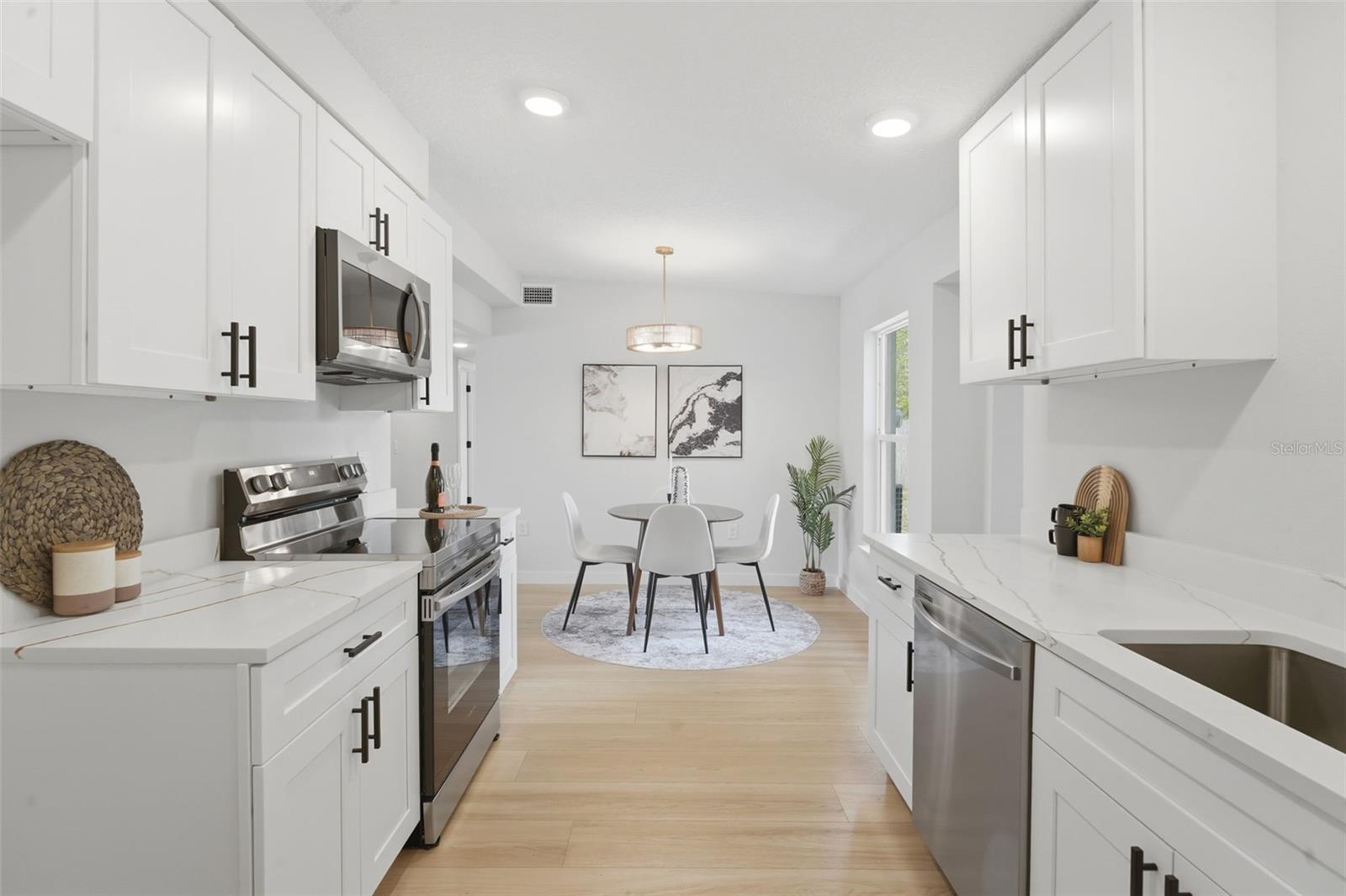 Image 9 of 31 For 725 Logan Drive