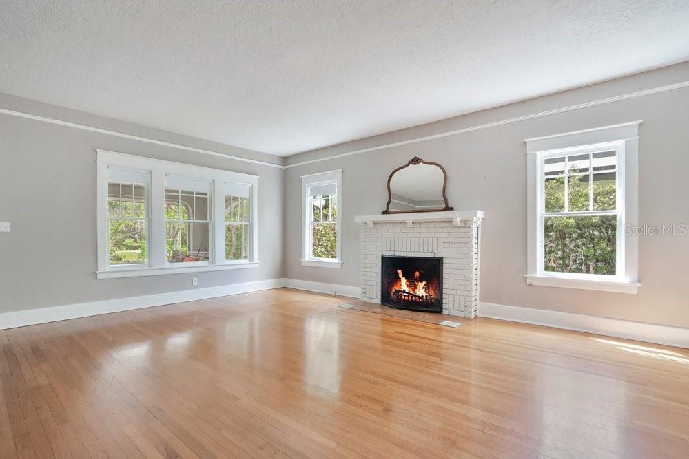 Image 11 of 37 For 1565 Forest Avenue