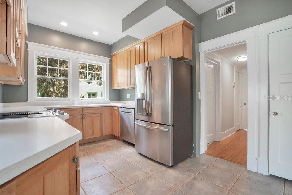 Image 12 of 37 For 1565 Forest Avenue