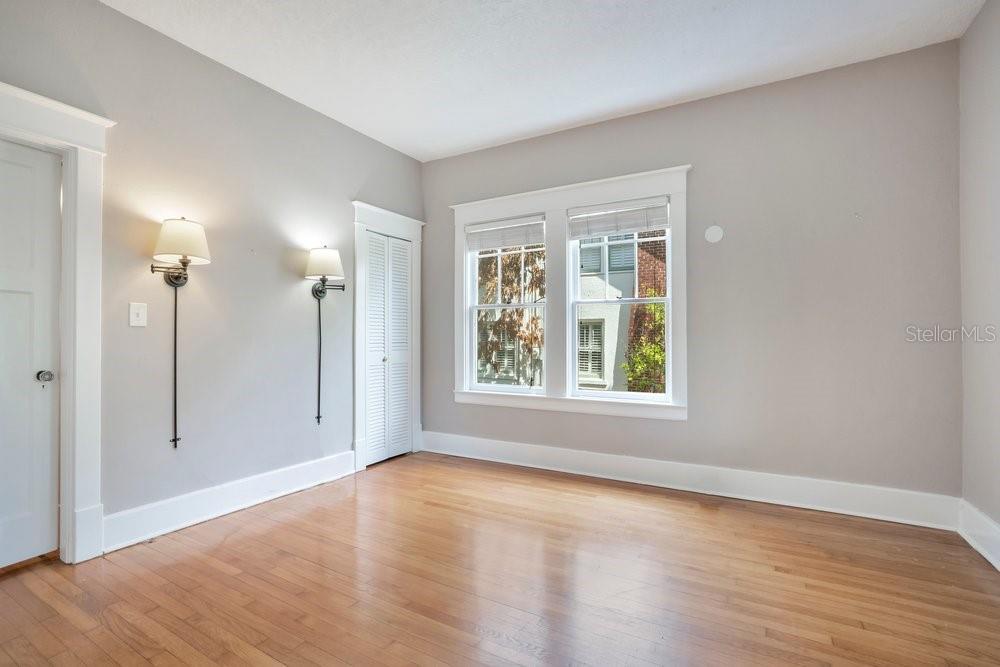 Image 16 of 37 For 1565 Forest Avenue