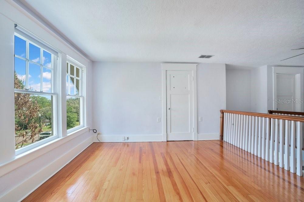 Image 19 of 37 For 1565 Forest Avenue