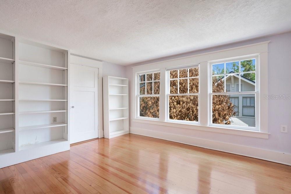 Image 22 of 37 For 1565 Forest Avenue