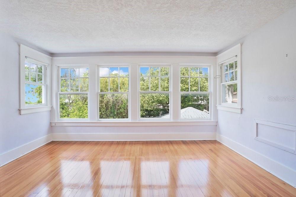 Image 23 of 37 For 1565 Forest Avenue