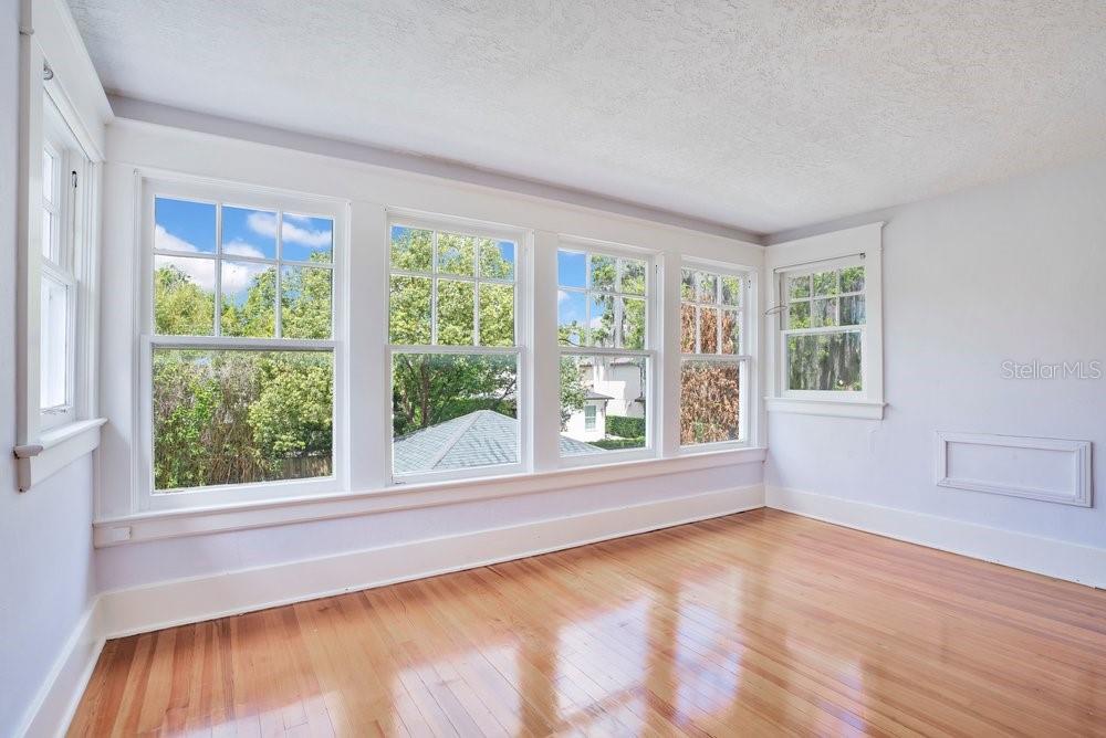 Image 24 of 37 For 1565 Forest Avenue