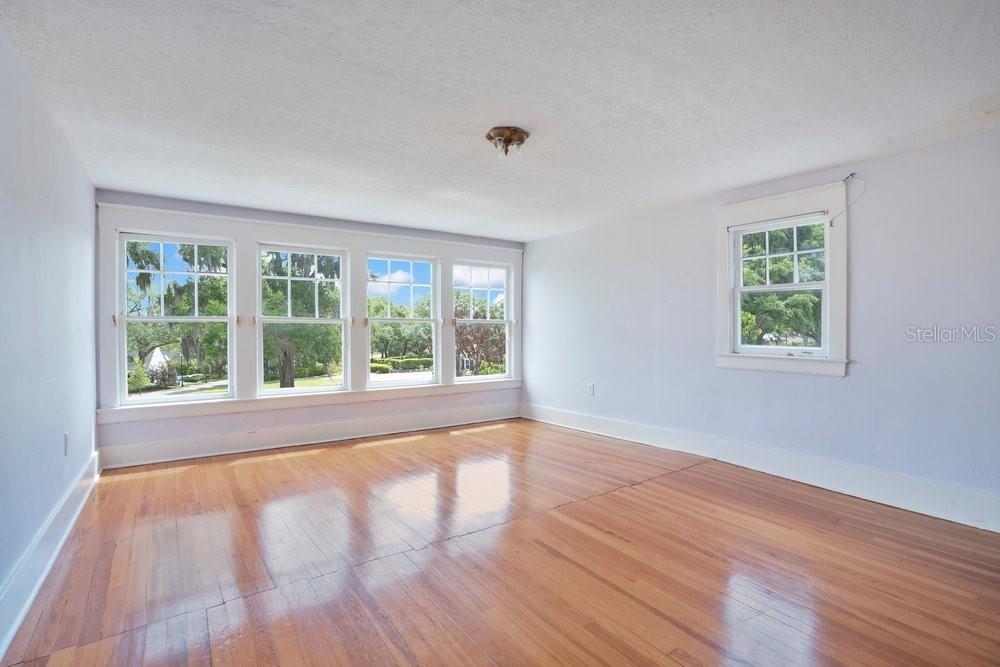 Image 28 of 37 For 1565 Forest Avenue