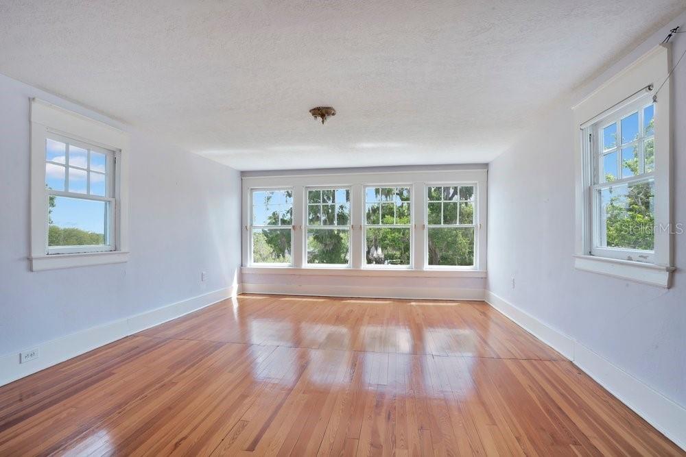 Image 29 of 37 For 1565 Forest Avenue