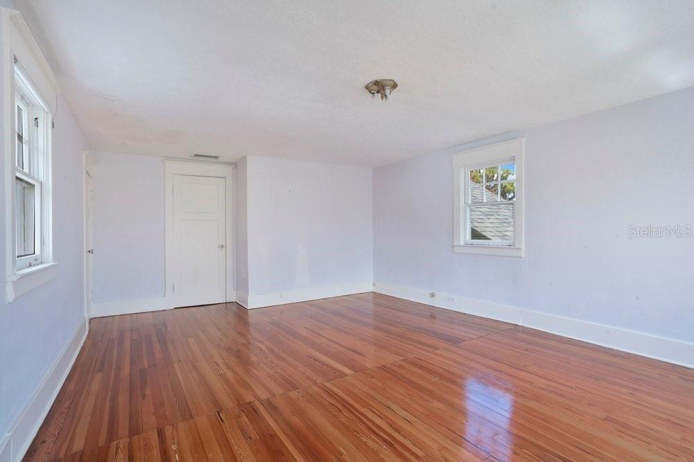 Image 30 of 37 For 1565 Forest Avenue