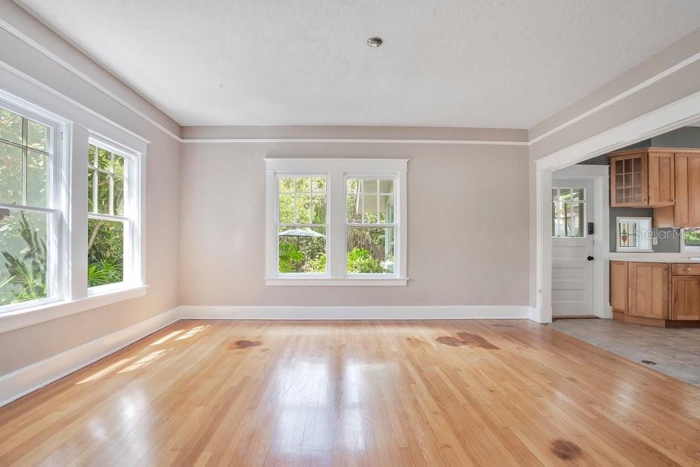 Image 8 of 37 For 1565 Forest Avenue