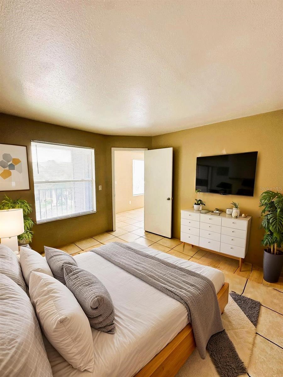 Image 11 of 16 For 4760 Walden Circle 5-31