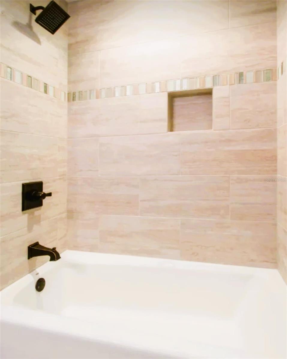 Image 14 of 16 For 4760 Walden Circle 5-31