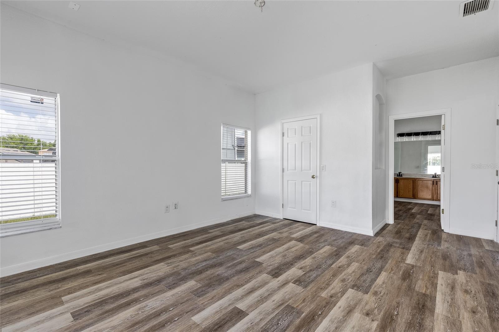 Image 14 of 28 For 308 Cimarron Court