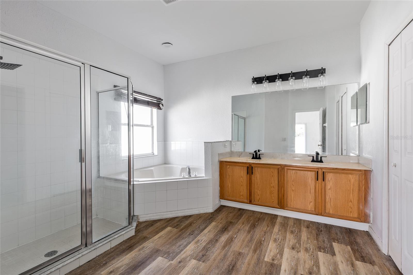 Image 15 of 28 For 308 Cimarron Court