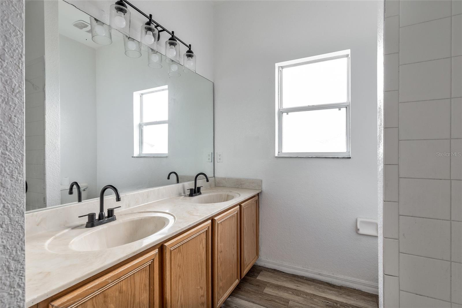 Image 21 of 28 For 308 Cimarron Court