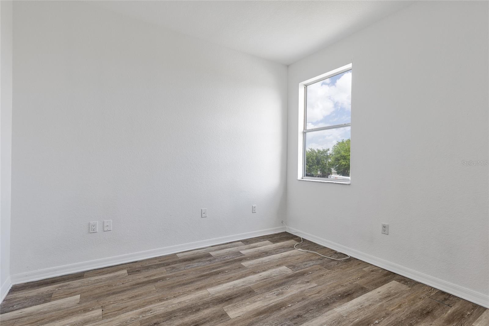 Image 25 of 28 For 308 Cimarron Court