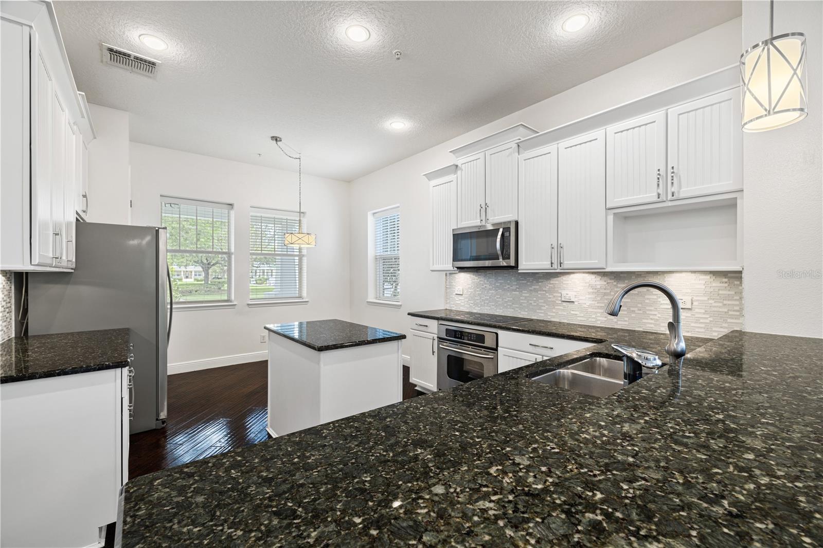 Listing photo id 10 for 5338 Ardsdale Lane