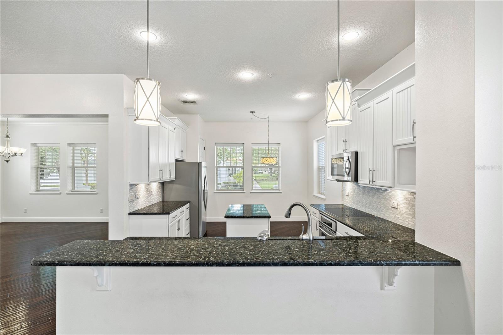 Listing photo id 11 for 5338 Ardsdale Lane