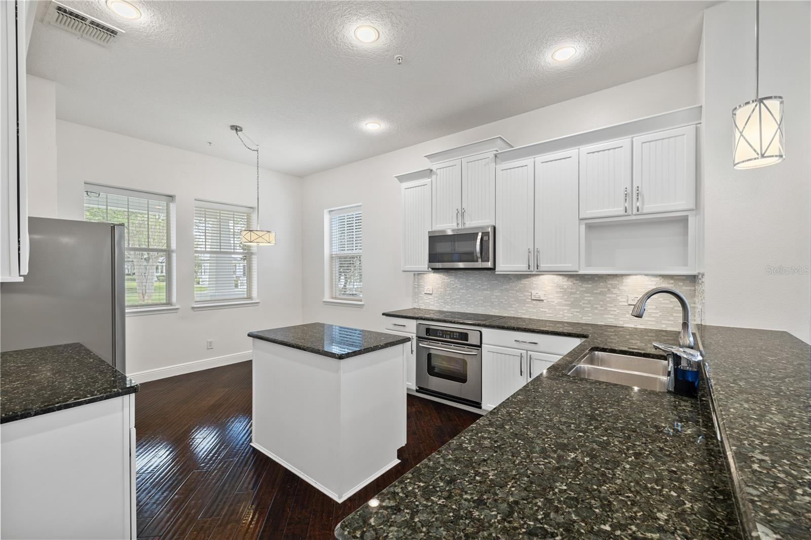 Listing photo id 12 for 5338 Ardsdale Lane