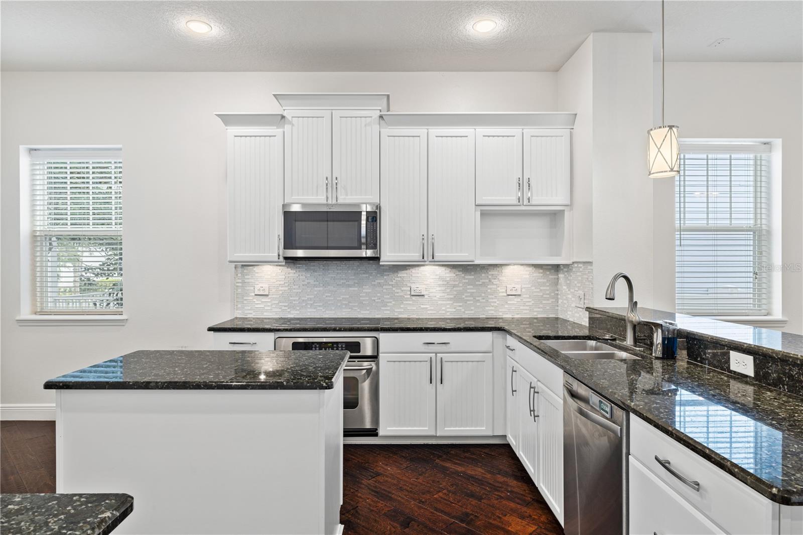 Listing photo id 13 for 5338 Ardsdale Lane