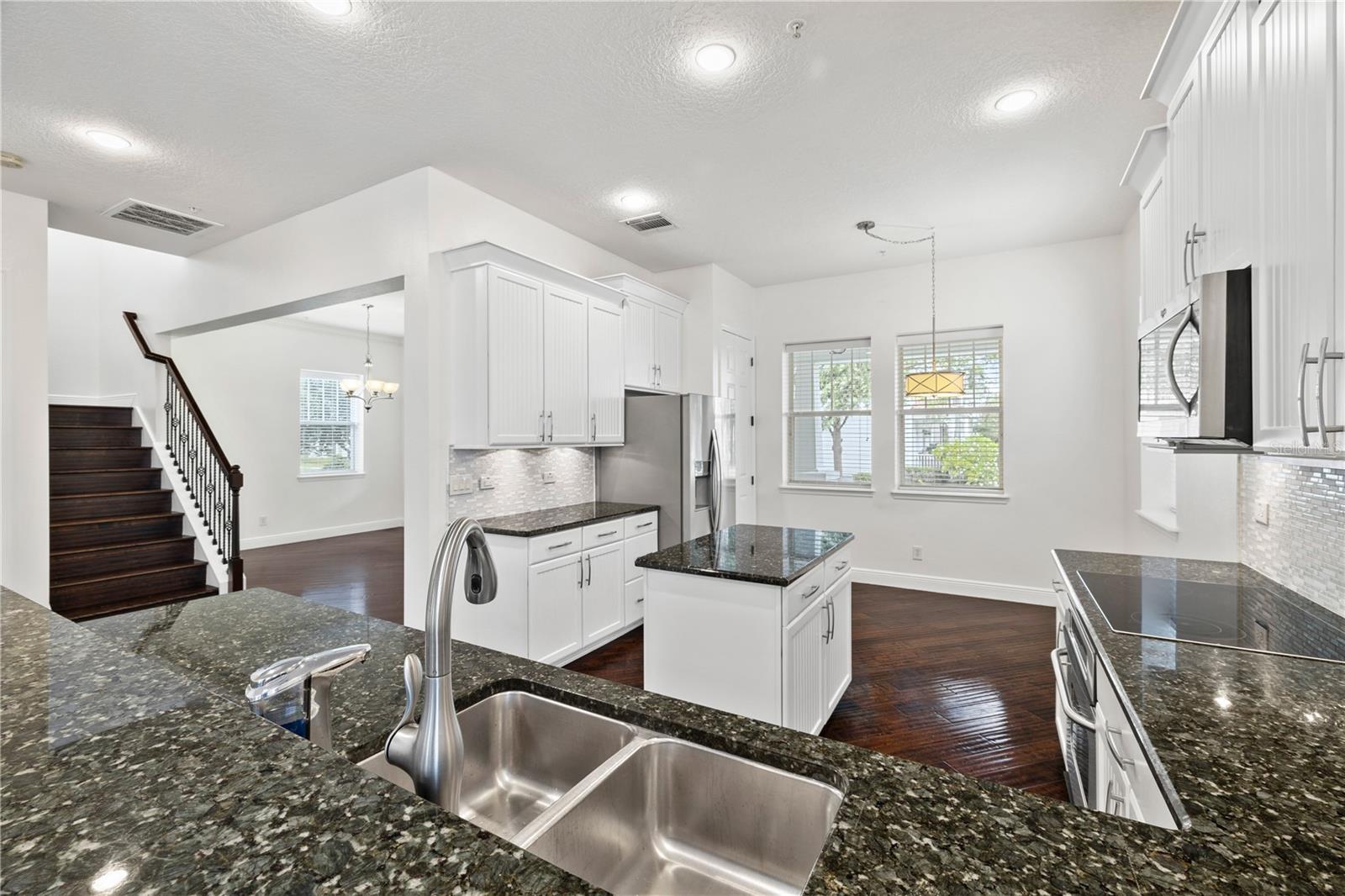 Listing photo id 15 for 5338 Ardsdale Lane