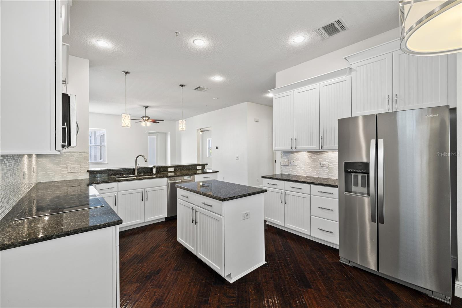 Listing photo id 17 for 5338 Ardsdale Lane