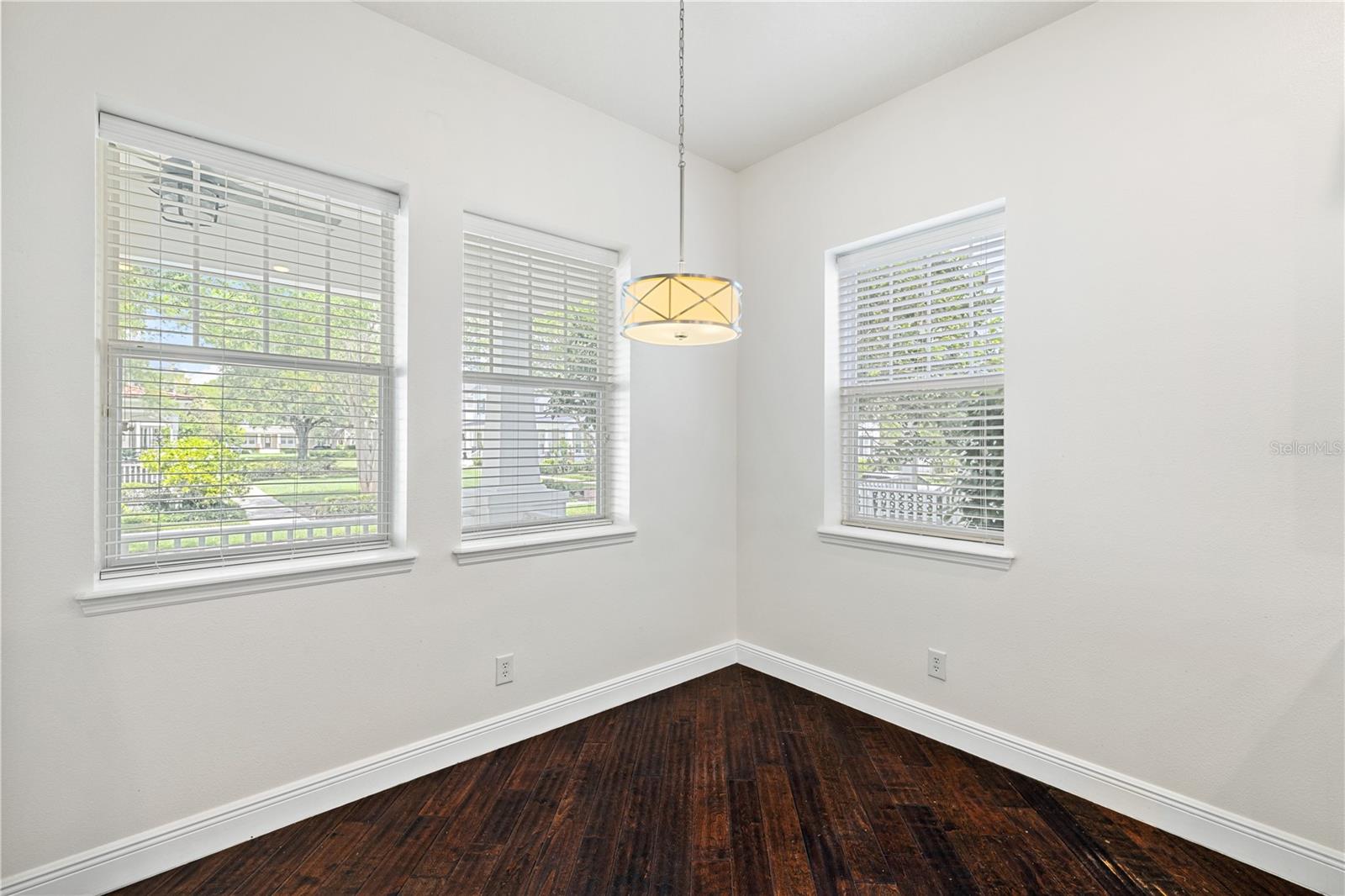 Listing photo id 18 for 5338 Ardsdale Lane