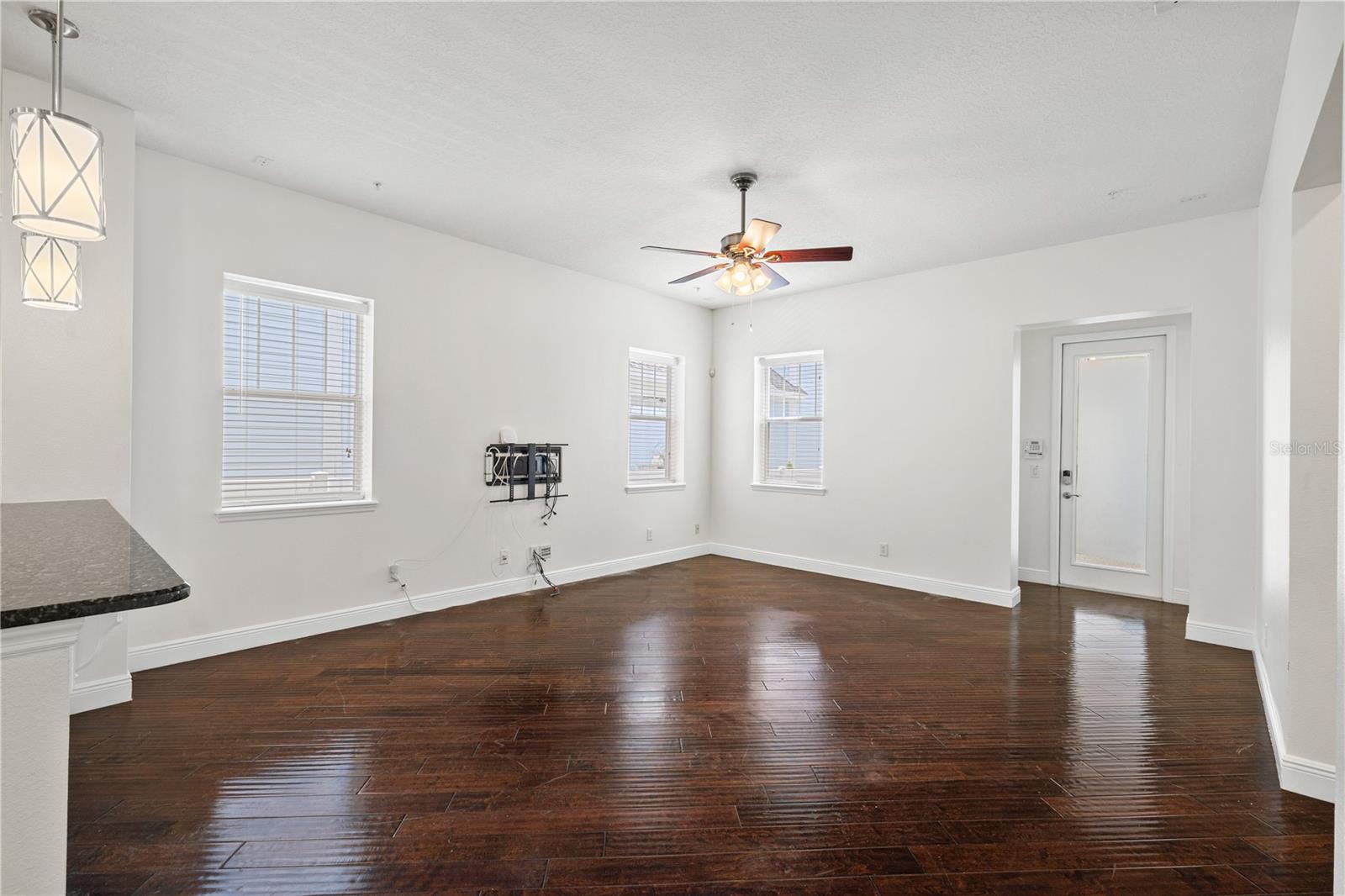 Listing photo id 19 for 5338 Ardsdale Lane