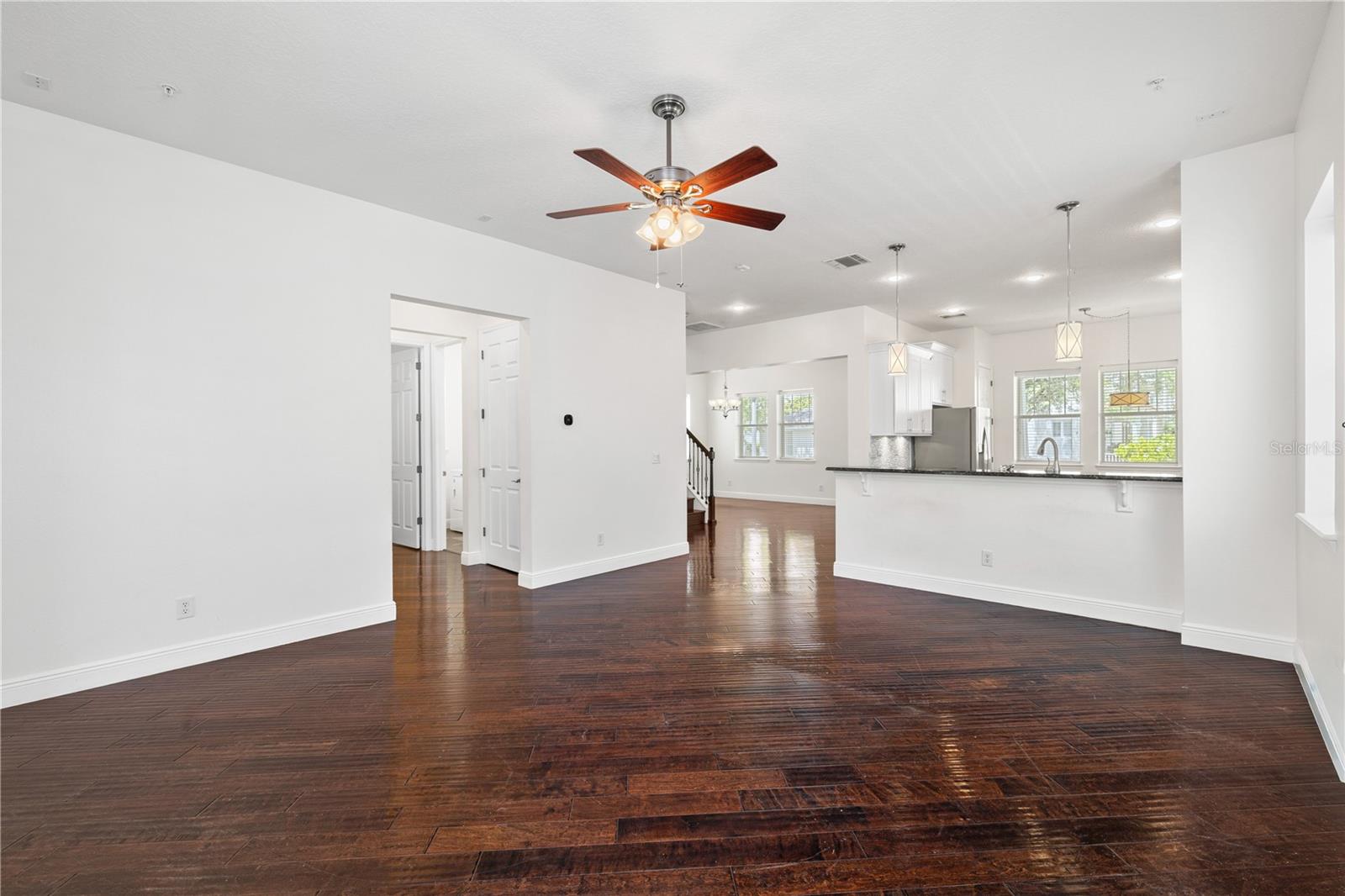 Listing photo id 21 for 5338 Ardsdale Lane