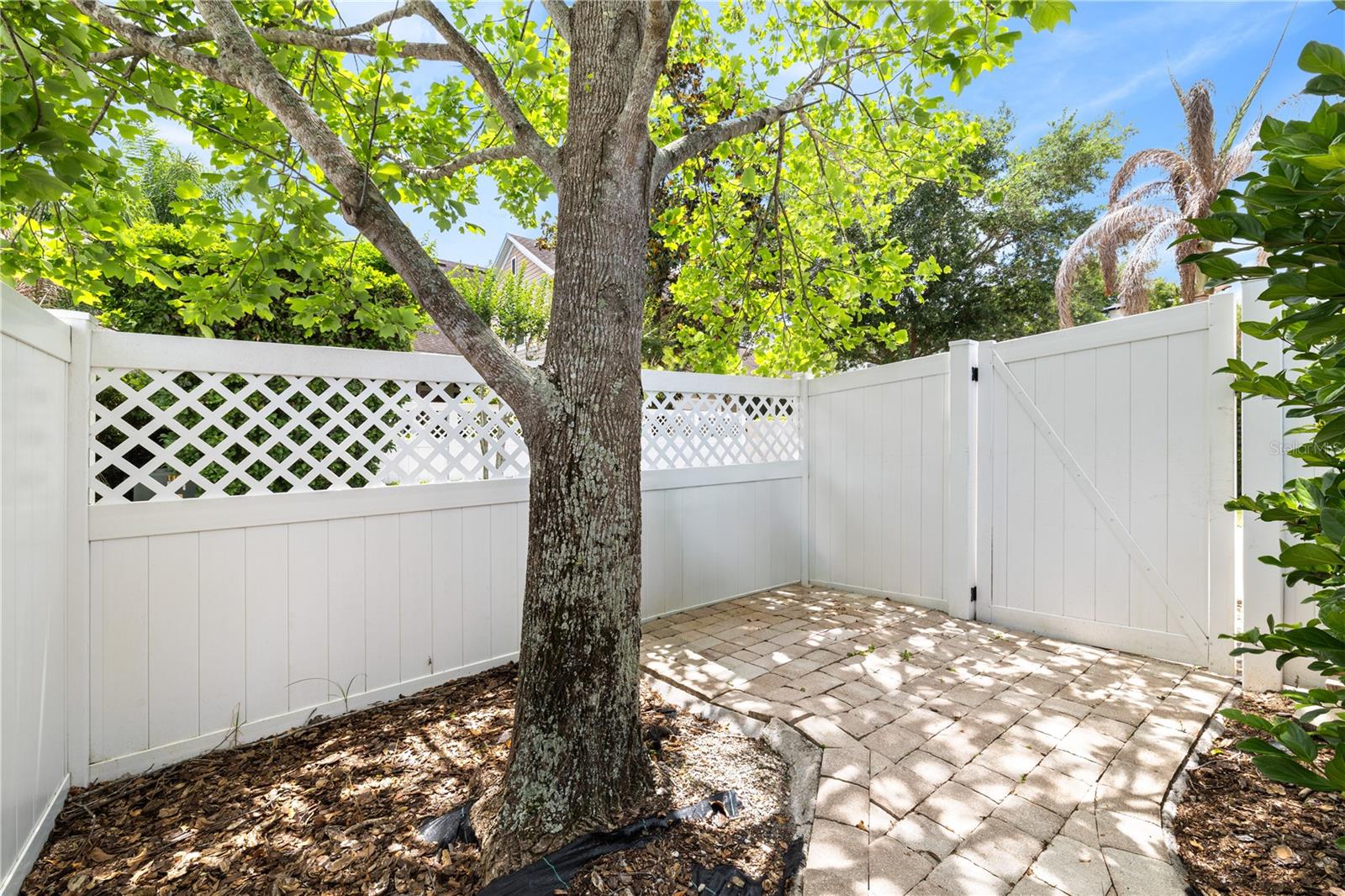 Listing photo id 27 for 5338 Ardsdale Lane