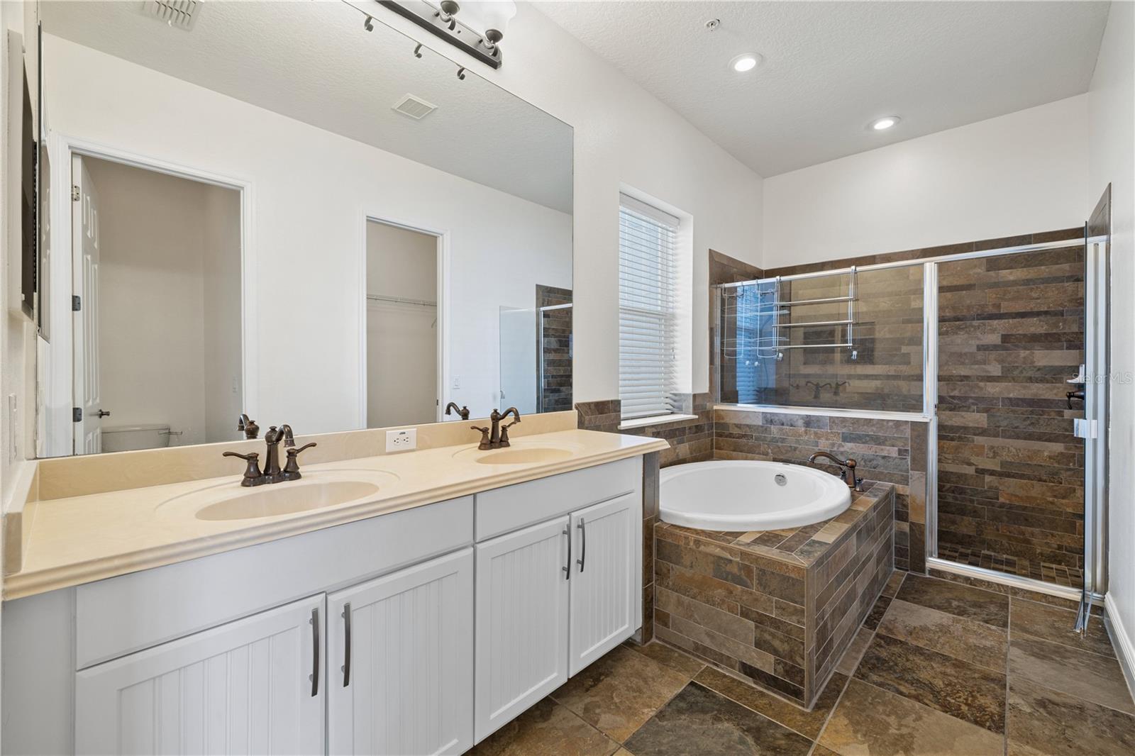 Listing photo id 39 for 5338 Ardsdale Lane